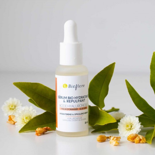 Serum met hyaluronzuur van sinaasappelbloesem